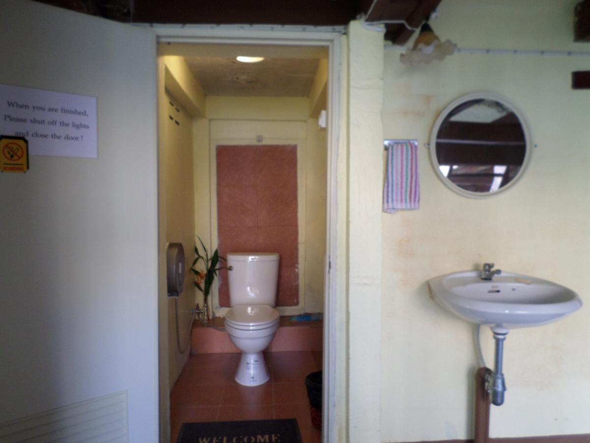 Baanwealaa Guesthouse (Adults Only) Τσιάνγκ Μάι Εξωτερικό φωτογραφία